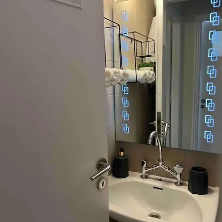 Apartment Small Hidden Gem 3' From Attiki Station *
