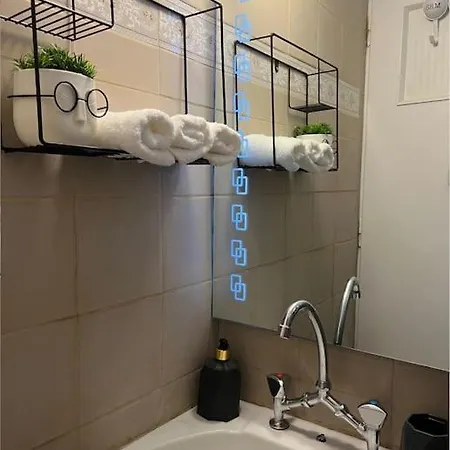 Apartment Small Hidden Gem 3' From Attiki Station Athens